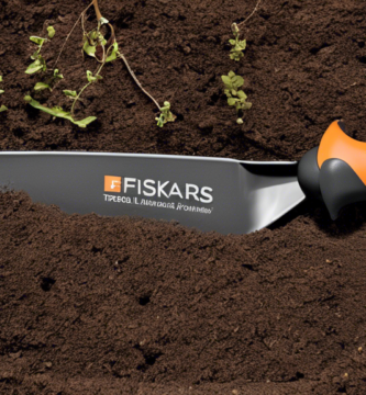 Fiskars Ergo Garden Trowel for Digging and Planting, Heavy Duty Gardening Hand Tool with Hanging Hole